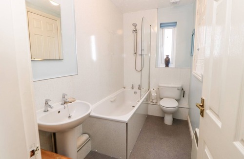 Middleham Cottage | CLEEVE COTTAGE, family friendly, with open fire in Middleham
