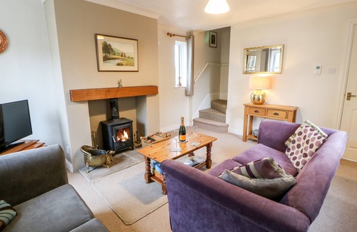 Middleham Cottage | CLEEVE COTTAGE, family friendly, with open fire in Middleham