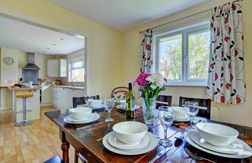 Barnstaple House | Cleeve - Three Bedroom House, Sleeps 6