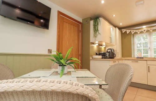Sandsend Cottage | CLEMATIS COTTAGE, pet friendly, character holiday cottage in Whitby