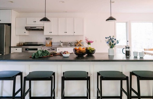 Hankins Cabin | Clementine Creekhouse Retreat in Hankins