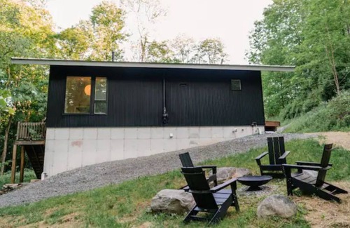 Hankins Cabin | Clementine Creekhouse - Treehouse Views near Callicoon