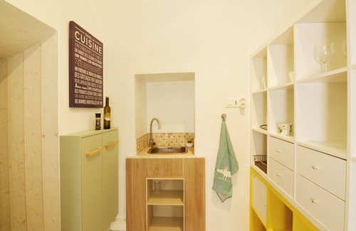 Lauris Apartment | Clementine - Private Studio 50m from Centre Ville