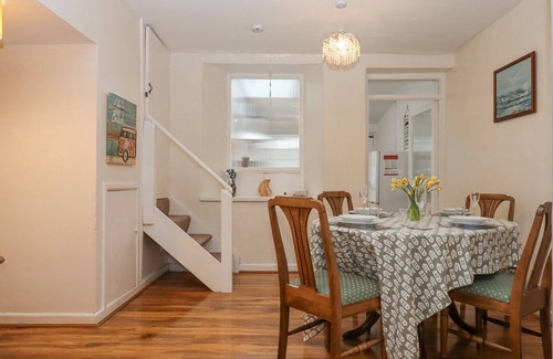 Roundham Cottage | CLEMENTS COTTAGE, pet friendly, character holiday cottage in Paignton