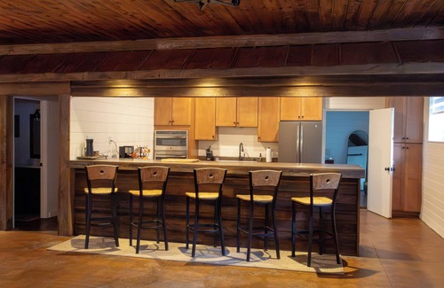 Central Cabin | Clemson Game Day Lake House Retreat 5 min to Clemson University