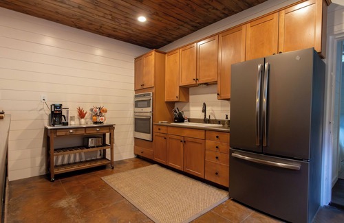 Central Cabin | Clemson Game Day Lake House Retreat 5 min to Clemson University