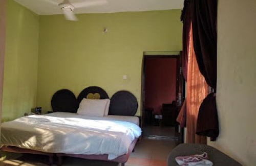Port Harcourt Cabin | Clen-phil Hotels - Deluxe Standard close to many attractions