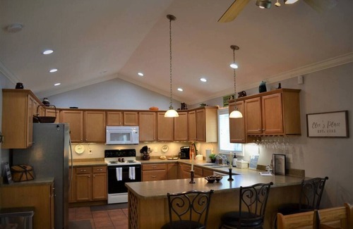 Bristol House | Cleo's Place Pappaw's Fishing Pad #4