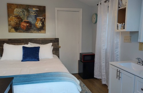 Ronda Cabin | Cleo's Village, Blue Ridge Mountain Tiny House Village Cabin by Redawning