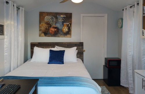 Ronda Cabin | Cleo's Village, Blue Ridge Mountain Tiny House Village Cabin by Redawning