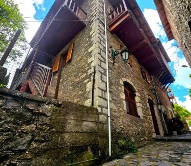 Trikolonoi House | Cleopatrahouse