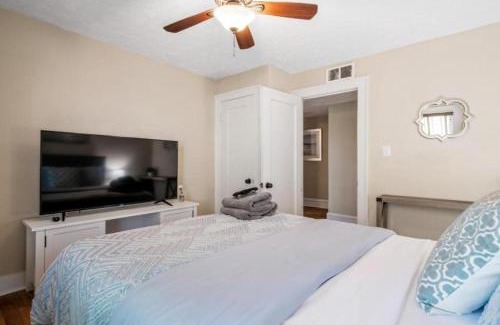 Cleveland House | Cleveland 3 Bedroom, 10 Mins to Downtown