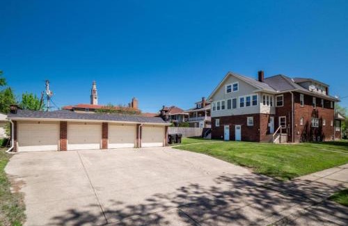 Cleveland House | Cleveland 3 Bedroom, 10 Mins to Downtown
