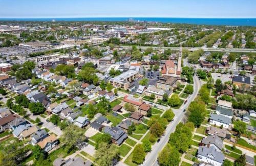 Cleveland House | Cleveland 3 Bedroom, 10 Mins to Downtown