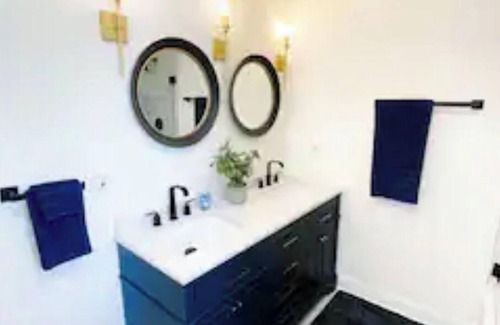 Detroit - Shoreway House | Cleveland Blue House