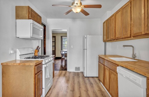 Cleveland Heights House | Cleveland Heights Retreat, Sleeps 12, 4BR, 3BA, Near University Heights