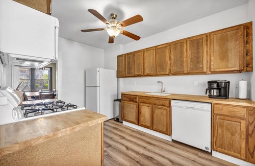 Cleveland Heights House | Cleveland Heights Retreat, Sleeps 12, 4BR, 3BA, Near University Heights