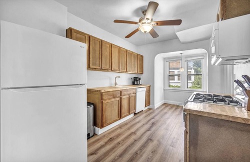 Cleveland Heights House | Cleveland Heights Retreat, Sleeps 12, 4BR, 3BA, Near University Heights