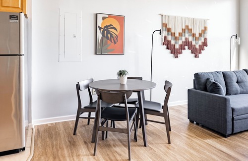 Downtown Cleveland Apartment | Cleveland Loft-Wolstein/Progressive/Playhouse/CSU.