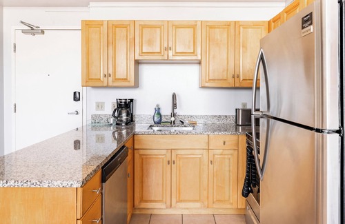 Downtown Cleveland Apartment | Cleveland Loft-Wolstein/Progressive/Playhouse/CSU.