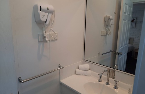 Ormiston Hotel | Cleveland Motor Inn