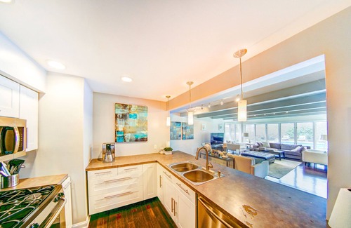 Mentor House | CLEVELAND ROCK! RENOVATED HOUSE FANTASTIC