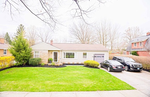 Mentor House | CLEVELAND ROCK! RENOVATED HOUSE FANTASTIC