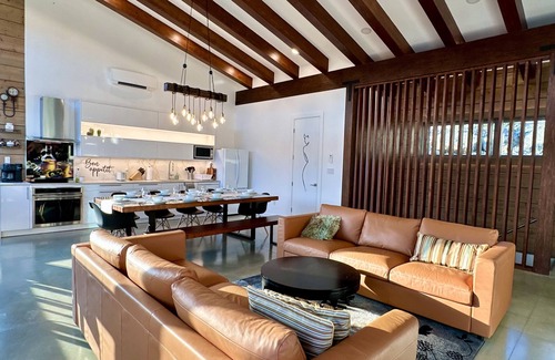 Courtenay Ski Chalet | Cliffhanger Chalet