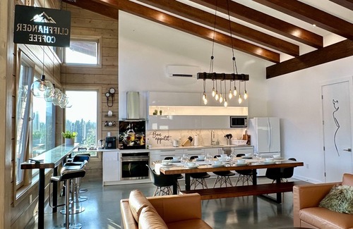 Courtenay Ski Chalet | Cliffhanger Chalet