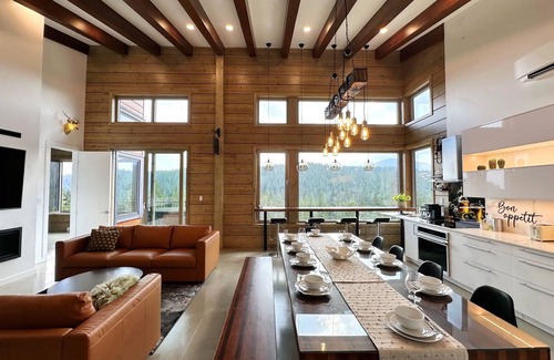 Courtenay Ski Chalet | Cliffhanger Chalet
