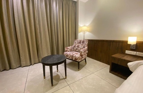 Dhuva Hotel | Click Hotel LH Seven, Morbi