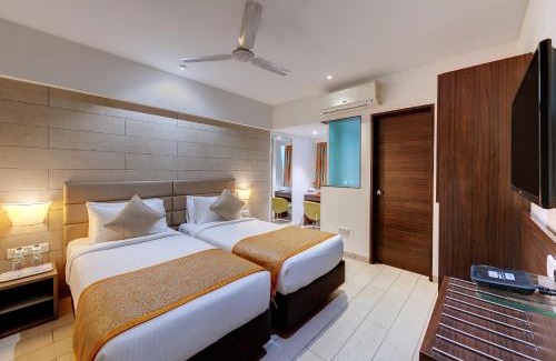 Sayajiganj Hotel | Click Hotel Vadodara 4 mins walk for the Railway Station