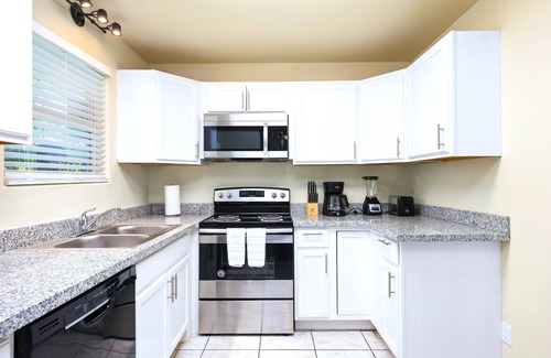 Brownsville Condo | Clide's Mansion, Cozy 2BD/2BA w/Private Yard!