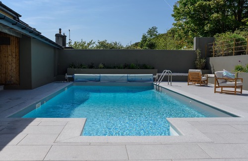 Clifden House | Clifden's premier holiday home with heated pool + sauna - sleeps 24