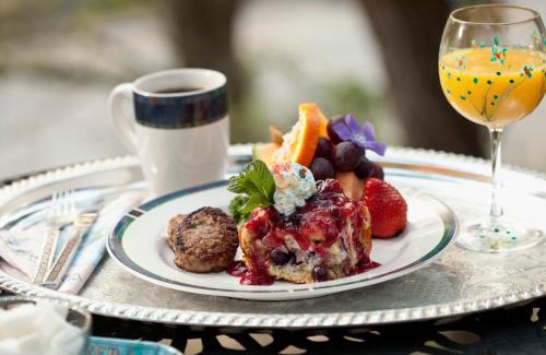 Eureka Springs Historic District Bed & Breakfast | Cliff Cottage Inn, Downtown Bed & Breakfast
