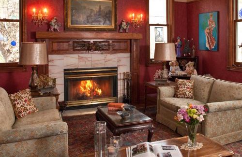 Eureka Springs Historic District Bed & Breakfast | Cliff Cottage Inn, Downtown Bed & Breakfast