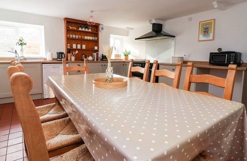 Scawton House | CLIFF COTTAGE, pet friendly, character holiday cottage in Thirsk