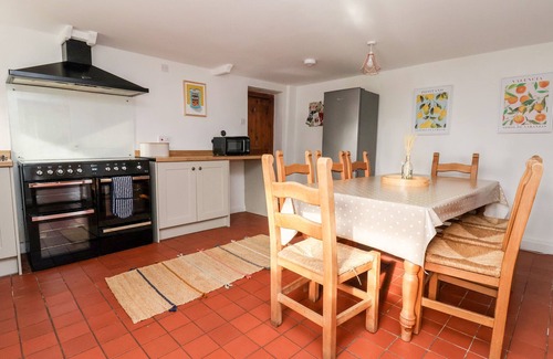 Scawton House | CLIFF COTTAGE, pet friendly, character holiday cottage in Thirsk