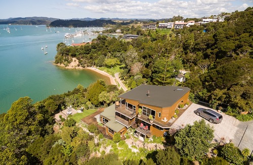Opua Hotel | Cliff Edge by The Sea
