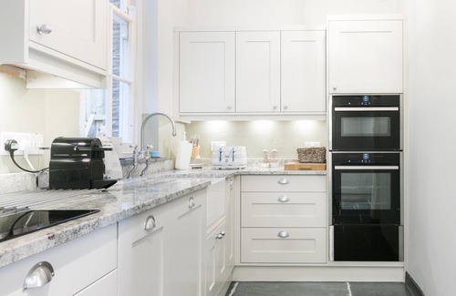 Portloe Cottage | Cliff Garden Holiday Cottage in Portloe With Stunning Garden And Sea Views