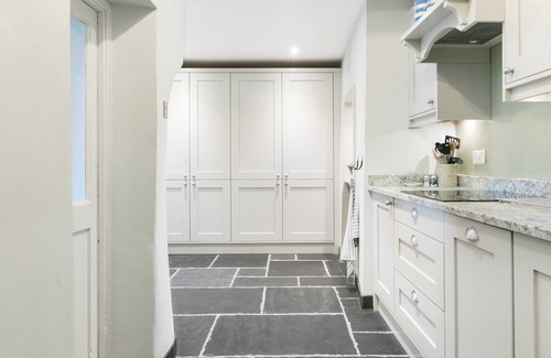 Portloe Cottage | Cliff Garden Holiday Cottage in Portloe With Stunning Garden And Sea Views