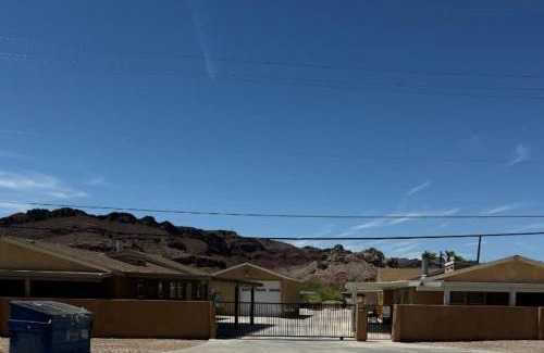 Parker Strip House | Cliff Hanger, River access with dock