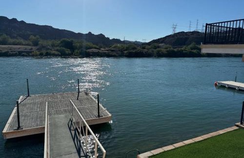 Parker Strip House | Cliff Hanger, River access with dock