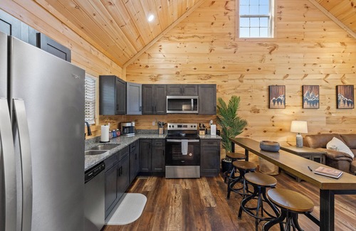 Rogers Cabin | Cliff Haven at Red River Gorge 2-bedroom cabin with WiFi, AC, Hot Tub, Pool
