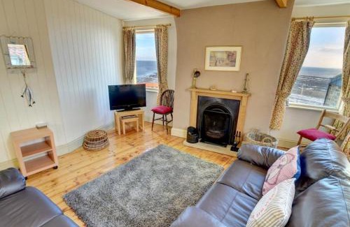 Robin Hood's Bay House | Cliff Head