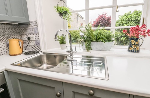 Helmsley Cottage | CLIFF HOUSE, family friendly, character holiday cottage in Helmsley