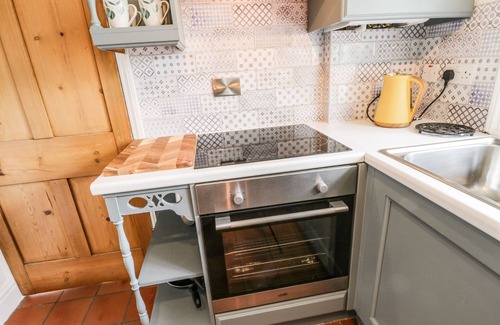 Helmsley Cottage | CLIFF HOUSE, family friendly, character holiday cottage in Helmsley