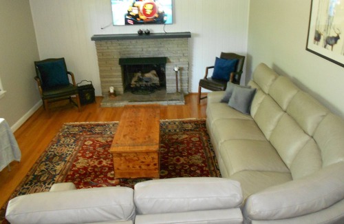 Bristol House | Cliff House -New Pool, Private, Bristol Motor Speedway, Casino Minutes Away!