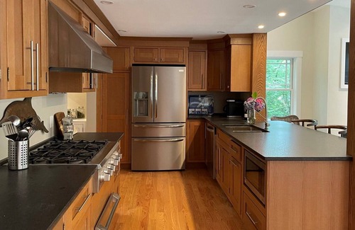 Saunderstown House | Cliff's Edge