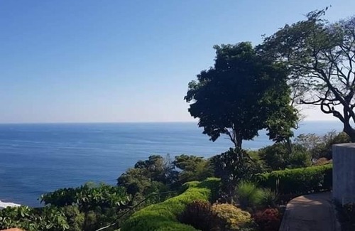 Playa San Diego House | CLIFF SIDE , BEACH FRONT PARADISE!!! Private beach & 35min drive to El Tunco